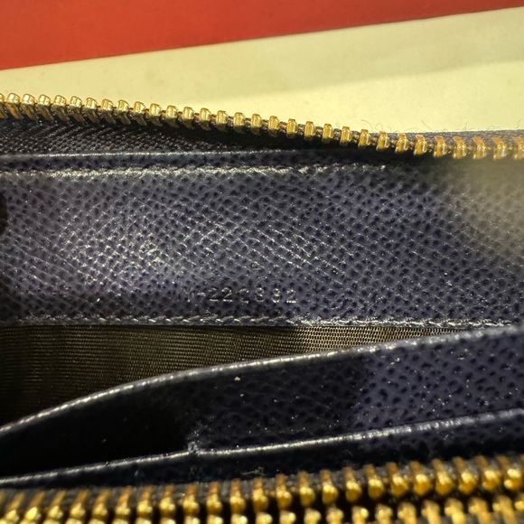 Authentic Salvatore Ferragamo zippy wallet with box - Picture 5 of 12